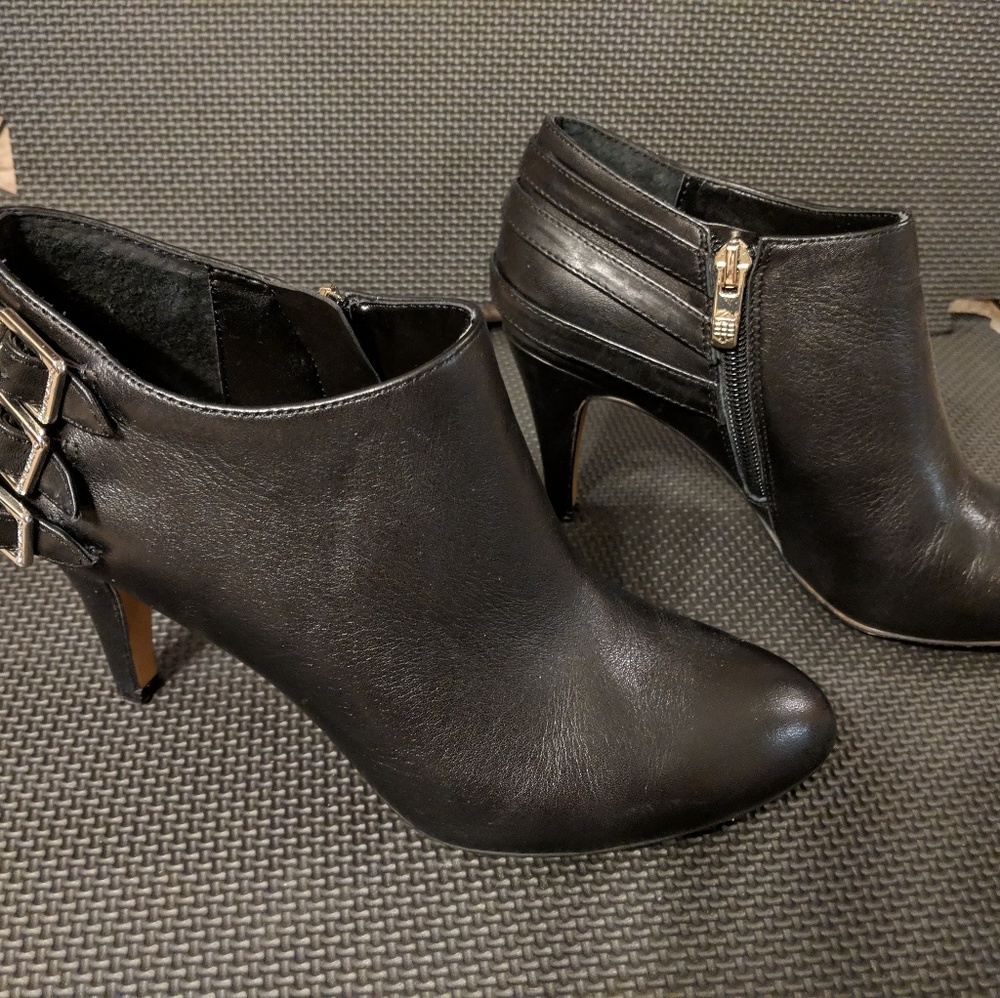 Vince Camuto black booties - Picture 5 of 7